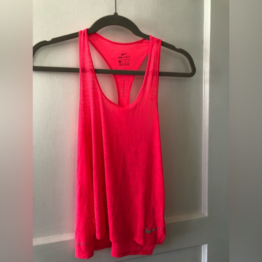 Nike- Hot pink workout tank